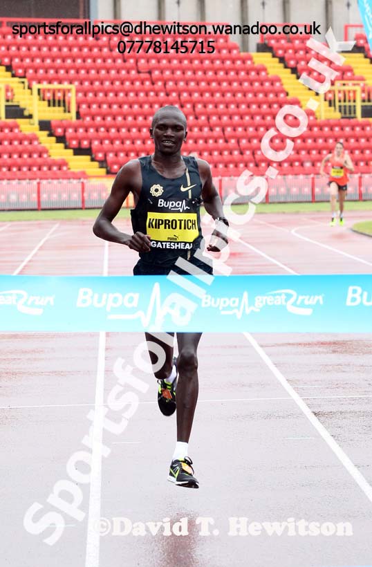 Stephen Kiprotich (Uganda) wins the BUPA Great North 10k. Photo: David T. Hewitson/Sports for All Pics
